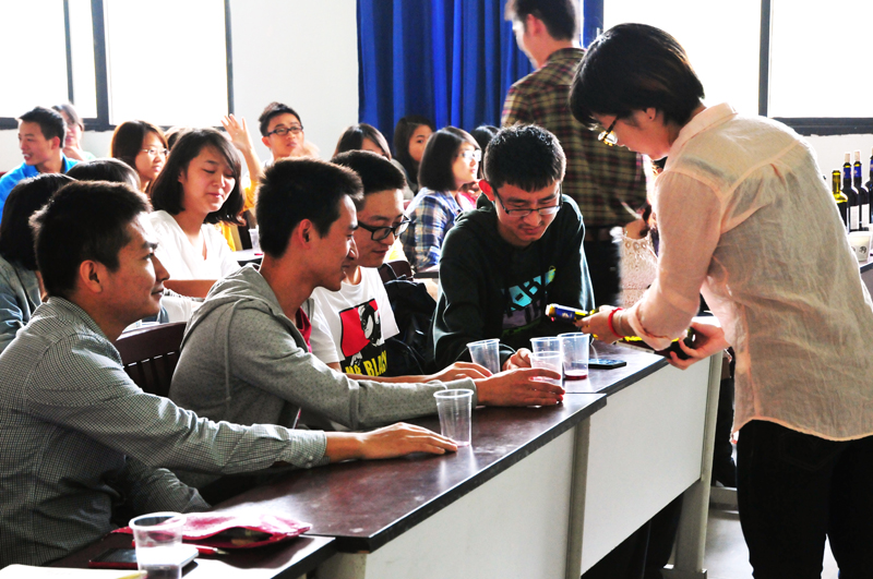 跳蛋视频
第十三届外语文化节系列讲座：微醺之美——葡萄酒品鉴