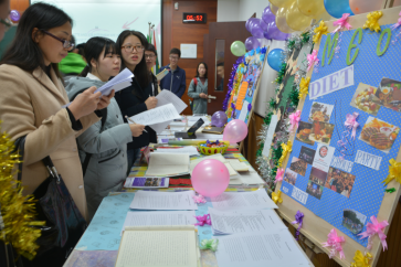 跳蛋视频
多门课程教学成果展示会（Open House）成功举行