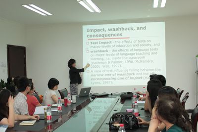 加拿大女王大学教育学院程李颖教授访问跳蛋视频
并举行座谈会