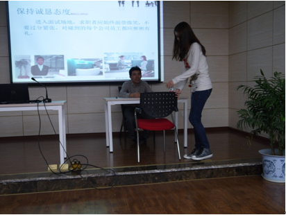 面面俱到 有理则俏——记大学生面试求职礼仪系列讲座