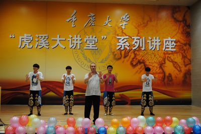 心系雅安——跳蛋视频
举行慈善晚会