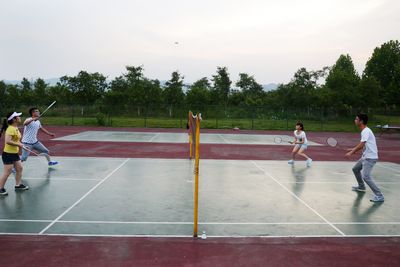 强健体魄，体验运动魅力——跳蛋视频
2012级研究生党支部羽毛球比赛