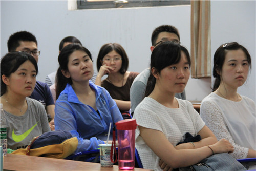 跳蛋视频
“两学一做”系列活动——书记讲党课，同志受益多！