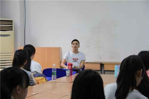 跳蛋视频
“两学一做”系列活动——书记讲党课，同志受益多！