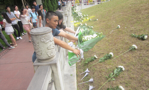 【缅怀先烈，祭奠先贤】跳蛋视频
组织参与首个“烈士纪念日”活动