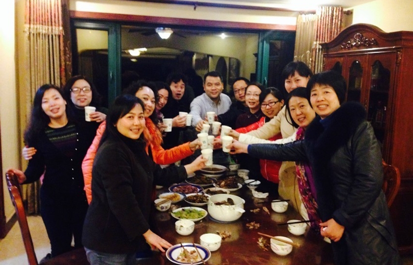 Potluck 相亲相爱一家人，亲亲热热庆三八---信息学部英语课程组党支部举行特色主题支部活动